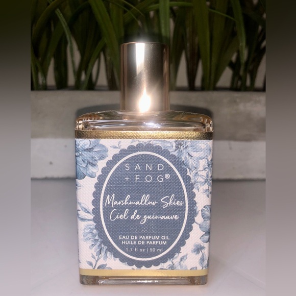 SAND + FOG Marshmallow Skies Oil Rollerball - Picture 4 of 4